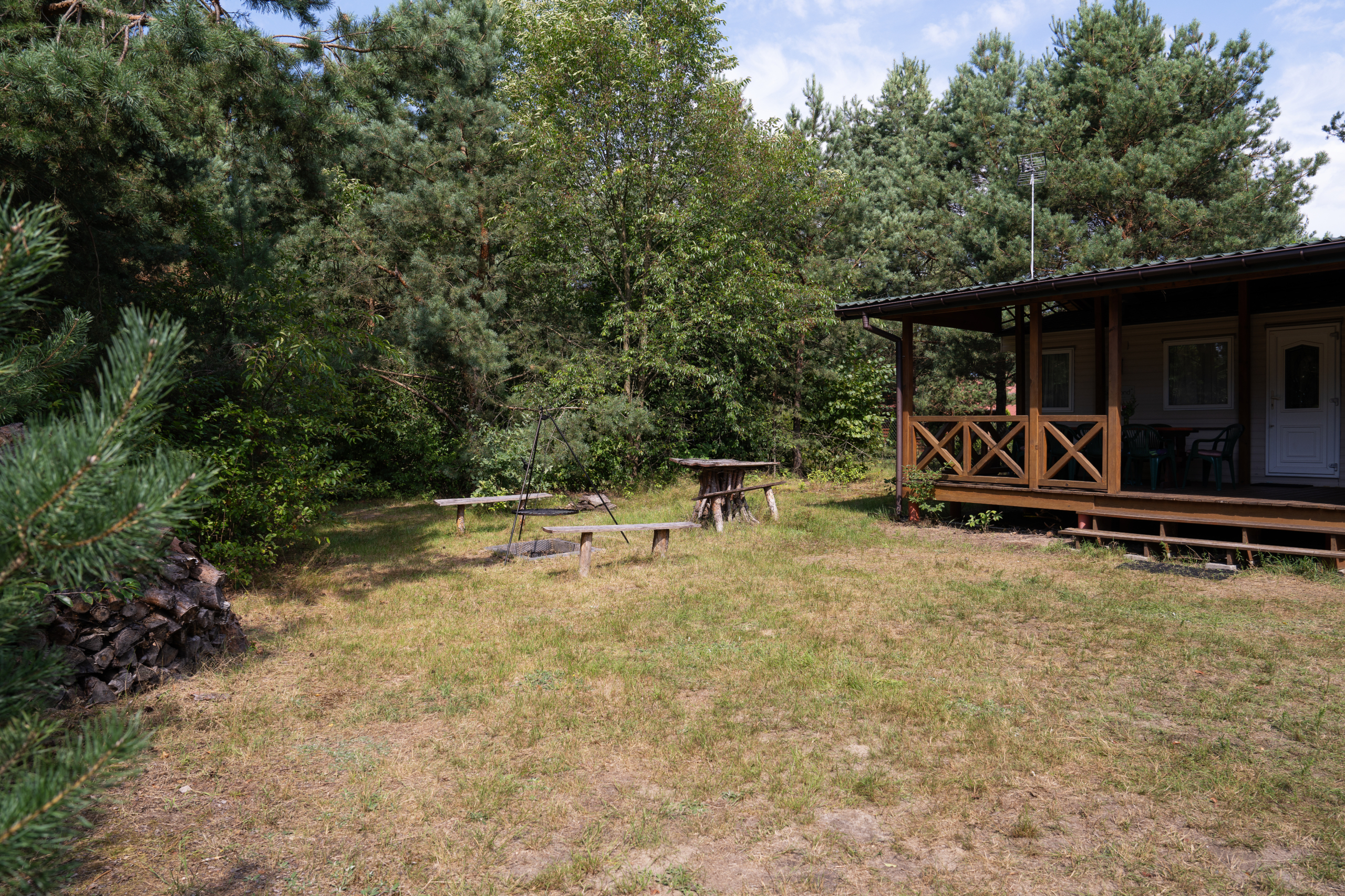 Domek na wynajem nad jeziorem w Białce- widok na palenisko