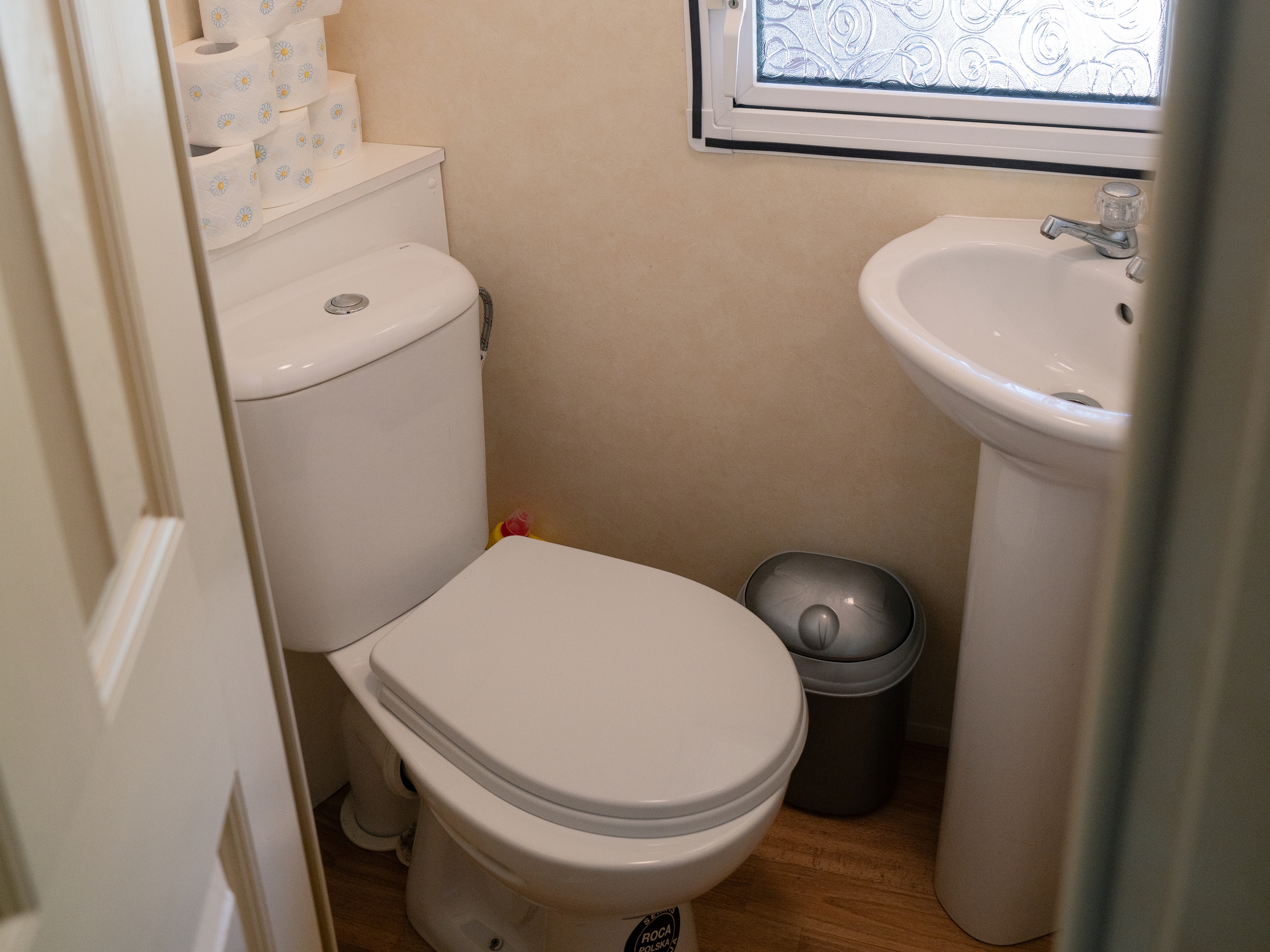 Domek do wynajęcia nad jeziorem w Białce koło Parczewa. Noclegi w Białce Parczewskiej. Toaleta.